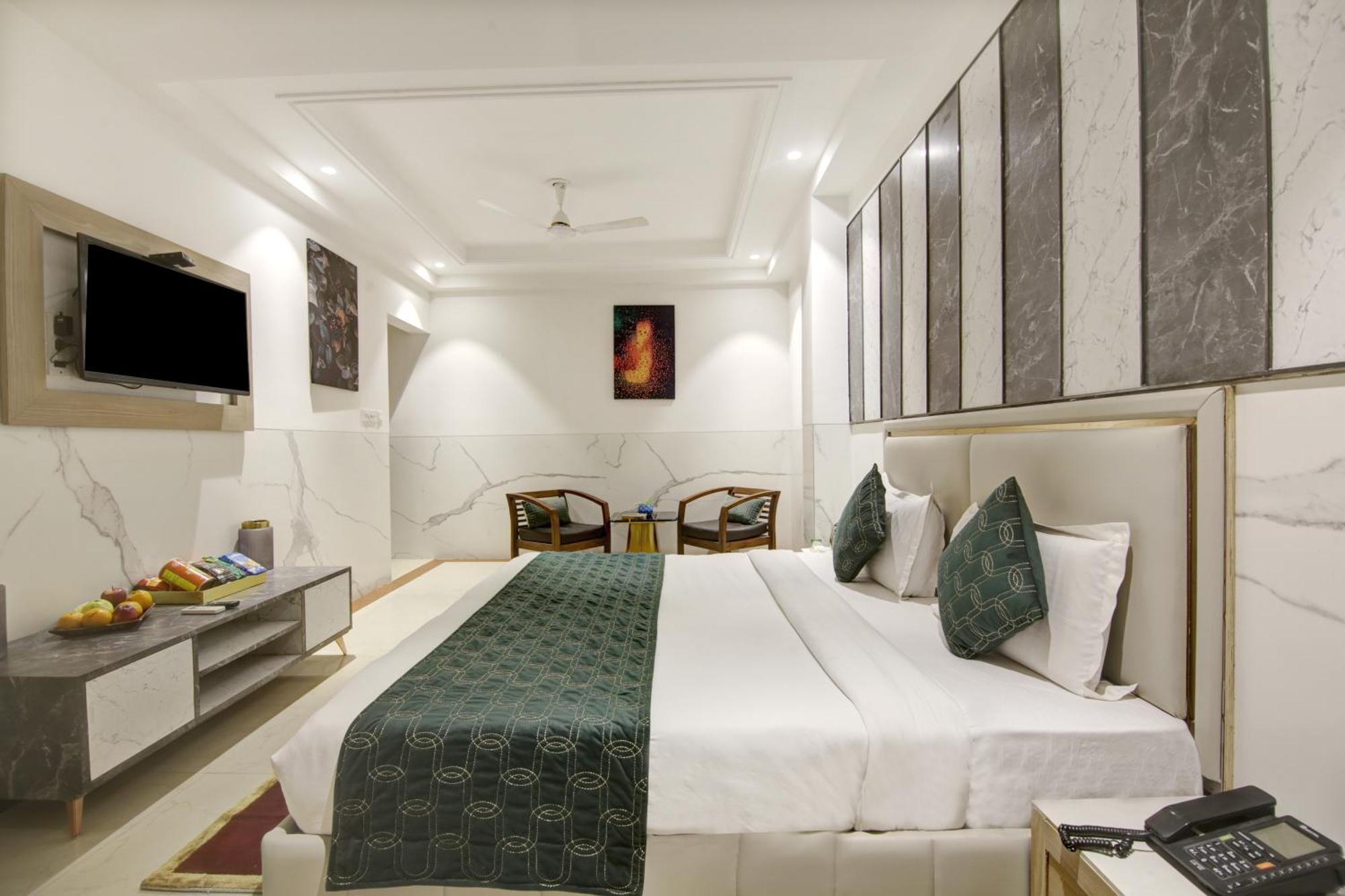 Delhi 37 Hotel 4*